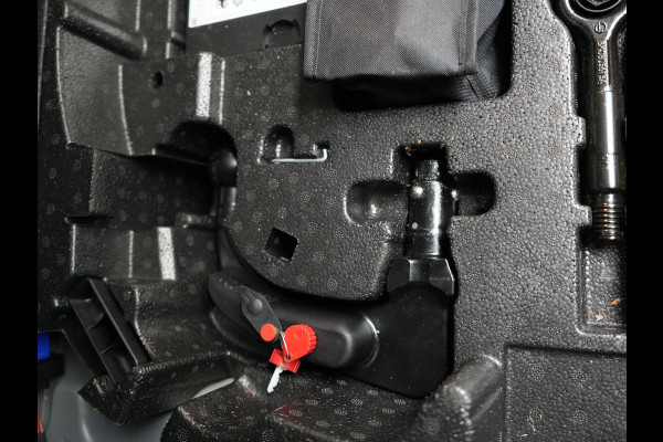 Volkswagen T-Roc Cabrio 1.5 TSI 2 x R-Line 150pk DSG Dealer O.H | Valcona Lederen Sportstoelen | Adaptive Cruise | Trekhaak Afn. | Beats Audio | IQ Drive | 19"L.M | Camera | Stuurverwarming |  Keyless | Matrix LED |