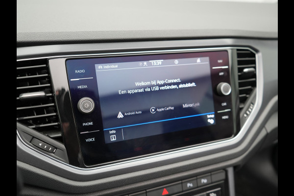 Volkswagen T-Roc Cabrio 1.5 TSI 2 x R-Line 150pk DSG Dealer O.H | Valcona Lederen Sportstoelen | Adaptive Cruise | Trekhaak Afn. | Beats Audio | IQ Drive | 19"L.M | Camera | Stuurverwarming |  Keyless | Matrix LED |