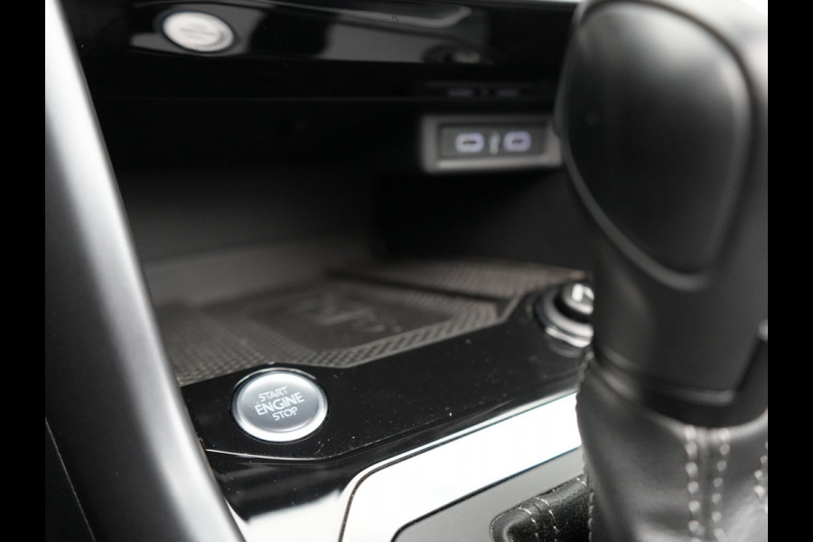 Volkswagen T-Roc Cabrio 1.5 TSI 2 x R-Line 150pk DSG Dealer O.H | Valcona Lederen Sportstoelen | Adaptive Cruise | Trekhaak Afn. | Beats Audio | IQ Drive | 19"L.M | Camera | Stuurverwarming |  Keyless | Matrix LED |