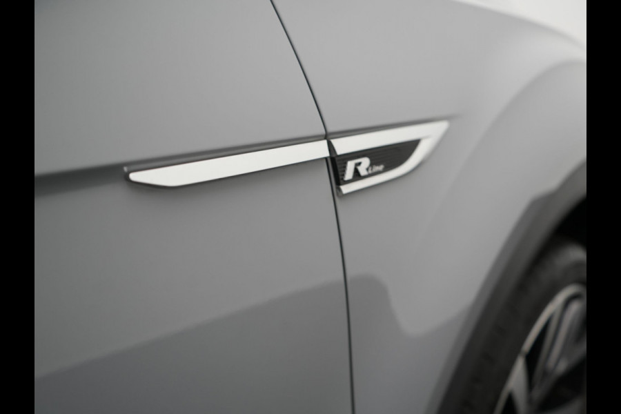 Volkswagen T-Roc Cabrio 1.5 TSI 2 x R-Line 150pk DSG Dealer O.H | Valcona Lederen Sportstoelen | Adaptive Cruise | Trekhaak Afn. | Beats Audio | IQ Drive | 19"L.M | Camera | Stuurverwarming |  Keyless | Matrix LED |