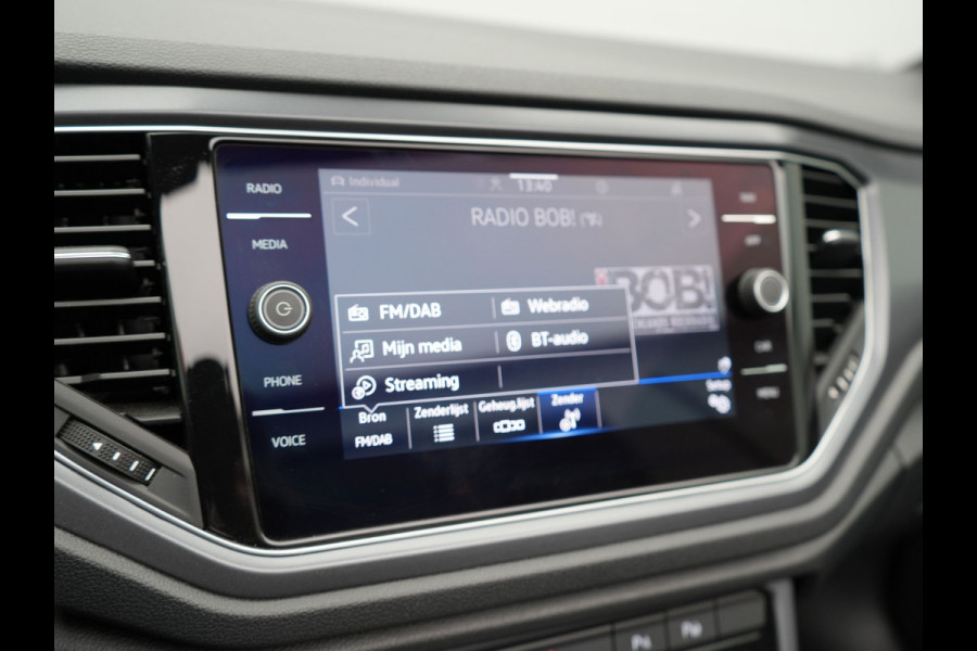 Volkswagen T-Roc Cabrio 1.5 TSI 2 x R-Line 150pk DSG Dealer O.H | Valcona Lederen Sportstoelen | Adaptive Cruise | Trekhaak Afn. | Beats Audio | IQ Drive | 19"L.M | Camera | Stuurverwarming |  Keyless | Matrix LED |