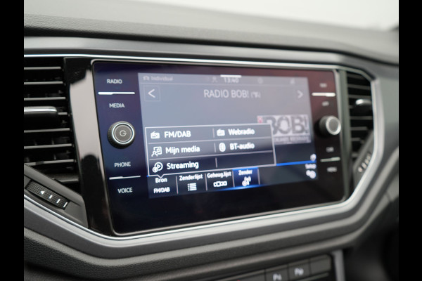 Volkswagen T-Roc Cabrio 1.5 TSI 2 x R-Line 150pk DSG Dealer O.H | Valcona Lederen Sportstoelen | Adaptive Cruise | Trekhaak Afn. | Beats Audio | IQ Drive | 19"L.M | Camera | Stuurverwarming |  Keyless | Matrix LED |