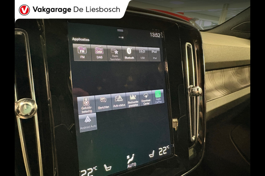 Volvo XC40 1.5 T4 Plug-in hybrid Plus Dark / Harman-Kardon / pilot assist / camera / stuur en stoel verwarming