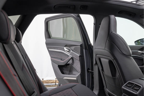 Audi Q8 e-tron 55 Quattro 408pk 115 kWh S-stoelen Pano B&O