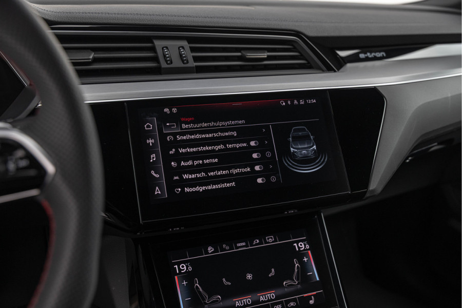 Audi Q8 e-tron 55 Quattro 408pk 115 kWh S-stoelen Pano B&O