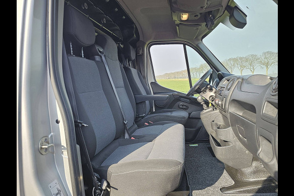 Renault Master T35 2.3 dCi L2H2 145PK Imperiaal NAP Airco Euro6 Camera 1e Eigenaar Trekhaak