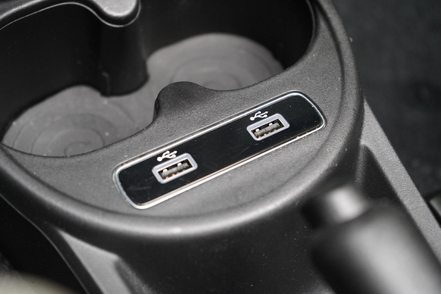 Fiat 500C 1.0 Hybrid Star | Navigatie | Apple Carplay | Climate control | Parkeersensoren | Half leder