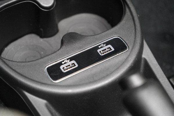 Fiat 500C 1.0 Hybrid Star | Navigatie | Apple Carplay | Climate control | Parkeersensoren | Half leder