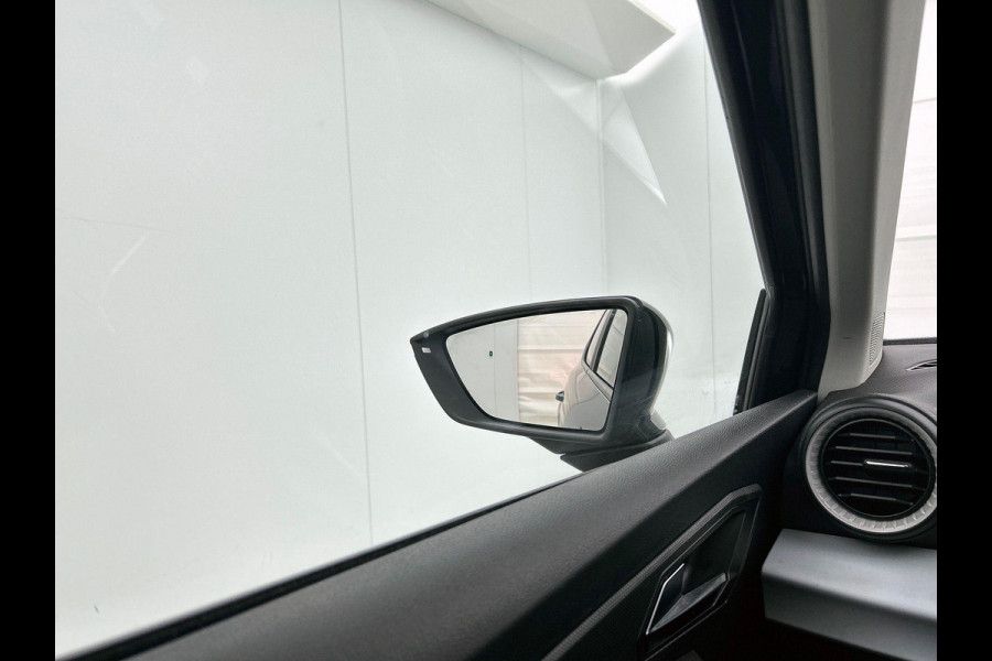 Seat Ibiza 1.0 EcoTSI Style Business Intense Navigatie Apple Carplay/Android Auto Parkeersensoren Virtual Cockpit Cruise Control Stoelverwarming Full Led Climate Control