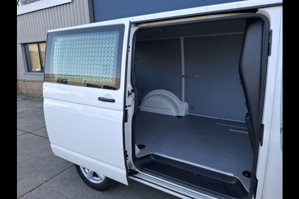 Volkswagen Transporter 2.0 TDI L1H1 Highline AIRCO / TREKHAAK / 3 ZITS / EURO 6 / N.A.P