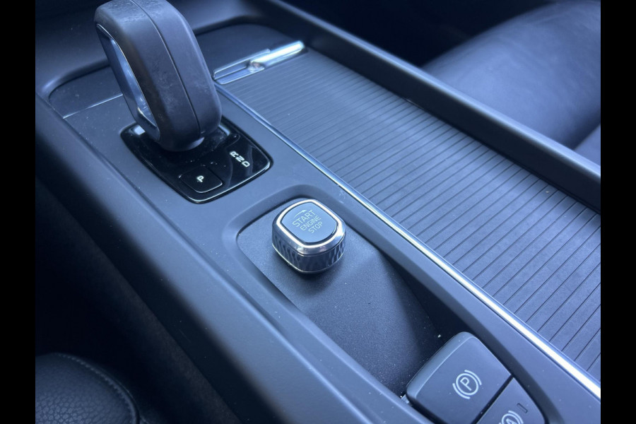 Volvo V60 2.0 B3 Momentum Advantage NL-AUTO | NAVI | 19''| LEDER|