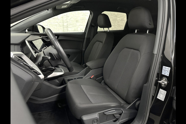 Audi Q4 e-tron 45 Quattro S-Line 77 kWh | ACC | Matrix-LED | Keyless-Entry | Standkachel | Carplay | Lane Assist | 3-Zone Clima | Stoelverwarming | Getint Glas | Autom. Parkeren | Virtual Cockpit |