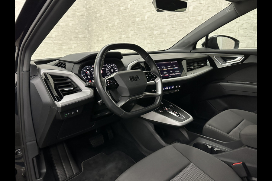 Audi Q4 e-tron 45 Quattro S-Line 77 kWh | ACC | Matrix-LED | Keyless-Entry | Standkachel | Carplay | Lane Assist | 3-Zone Clima | Stoelverwarming | Getint Glas | Autom. Parkeren | Virtual Cockpit |