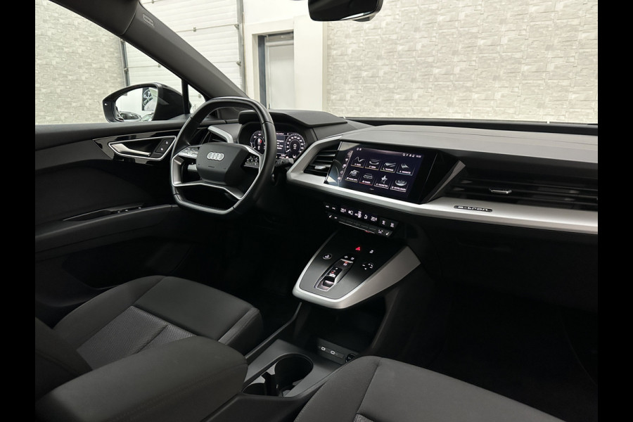 Audi Q4 e-tron 45 Quattro S-Line 77 kWh | ACC | Matrix-LED | Keyless-Entry | Standkachel | Carplay | Lane Assist | 3-Zone Clima | Stoelverwarming | Getint Glas | Autom. Parkeren | Virtual Cockpit |