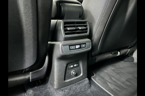 Audi Q4 e-tron 45 Quattro S-Line 77 kWh | ACC | Matrix-LED | Keyless-Entry | Standkachel | Carplay | Lane Assist | 3-Zone Clima | Stoelverwarming | Getint Glas | Autom. Parkeren | Virtual Cockpit |