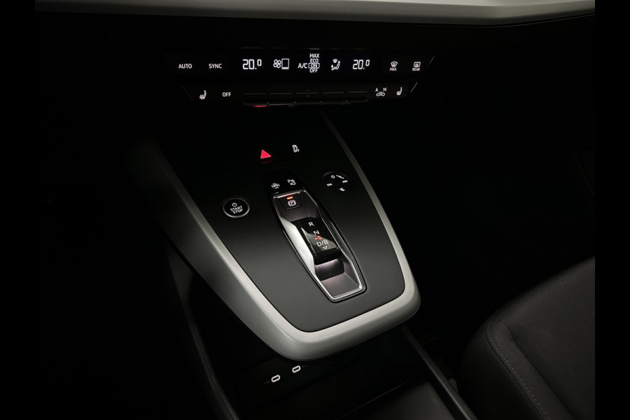 Audi Q4 e-tron 45 Quattro S-Line 77 kWh | ACC | Matrix-LED | Keyless-Entry | Standkachel | Carplay | Lane Assist | 3-Zone Clima | Stoelverwarming | Getint Glas | Autom. Parkeren | Virtual Cockpit |