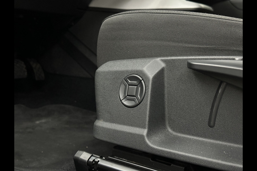 Audi Q4 e-tron 45 Quattro S-Line 77 kWh | ACC | Matrix-LED | Keyless-Entry | Standkachel | Carplay | Lane Assist | 3-Zone Clima | Stoelverwarming | Getint Glas | Autom. Parkeren | Virtual Cockpit |