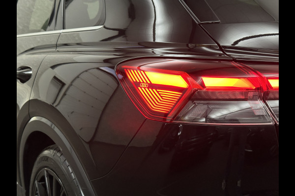 Audi Q4 e-tron 45 Quattro S-Line 77 kWh | ACC | Matrix-LED | Keyless-Entry | Standkachel | Carplay | Lane Assist | 3-Zone Clima | Stoelverwarming | Getint Glas | Autom. Parkeren | Virtual Cockpit |