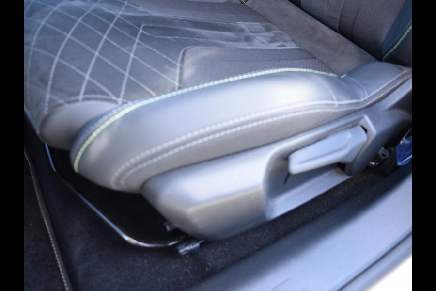 Peugeot e-208 EV GT Pack 50 kWh SOH 94% | CAMERA MET SENSOREN | NAVI & CARPLAY | E.C.C. |