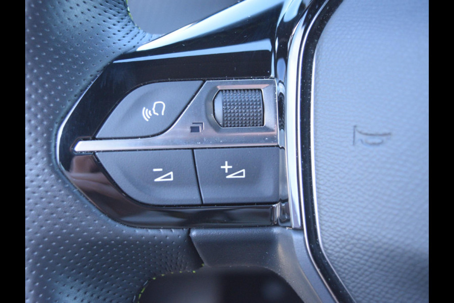 Peugeot e-208 EV GT Pack 50 kWh SOH 94% | CAMERA MET SENSOREN | NAVI & CARPLAY | E.C.C. |