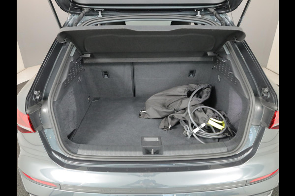 Audi A3 Sportback 40 TFSI e Advanced edition 204 pk s-tronic | SOH 100% | Verlengde garantie | Navigatie | Parkeersensoren (Park assist) | Achteruitrijcamera | Stoelverwarming | Adaptieve cruise control |