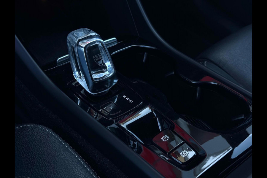 Volvo XC40 2.0 D4 AWD R-Design Facelift | Camera | Leder | Stoelverwarming | LED