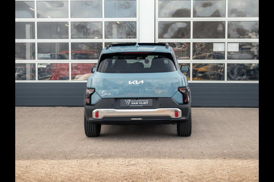 Kia EV2 Plus Advanced 42.2 kWh 5p. | Actieprijs * | Clima | Adapt. cruise | Navi | Schuif/Kanteldak | 18" | Stoel&Stuur Verwarming | Harman Kardon | Apple Carplay