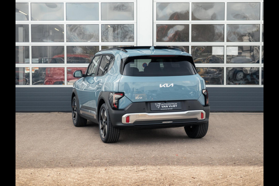 Kia EV2 Plus Advanced 42.2 kWh 5p. | Actieprijs * | Clima | Adapt. cruise | Navi | Schuif/Kanteldak | 18" | Stoel&Stuur Verwarming | Harman Kardon | Apple Carplay