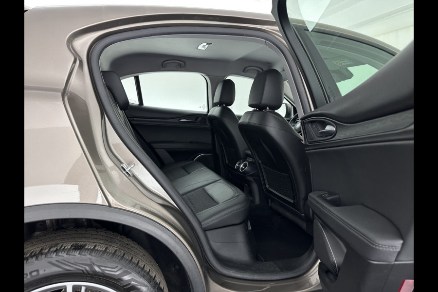Alfa Romeo Stelvio 2.2d Super Aut. *LEATHER-FABRIC | BI-XENON | DAB+ | NAVI-FULLMAP | COMFORT-SEATS | ECC | CRUISE | PDC | 18"ALU*