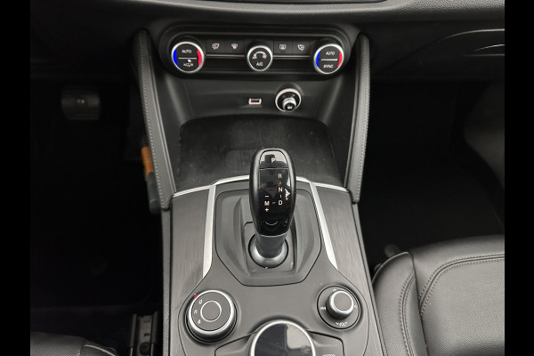 Alfa Romeo Stelvio 2.2d Super Aut. *LEATHER-FABRIC | BI-XENON | DAB+ | NAVI-FULLMAP | COMFORT-SEATS | ECC | CRUISE | PDC | 18"ALU*