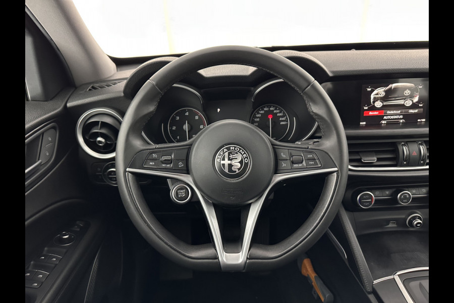 Alfa Romeo Stelvio 2.2d Super Aut. *LEATHER-FABRIC | BI-XENON | DAB+ | NAVI-FULLMAP | COMFORT-SEATS | ECC | CRUISE | PDC | 18"ALU*