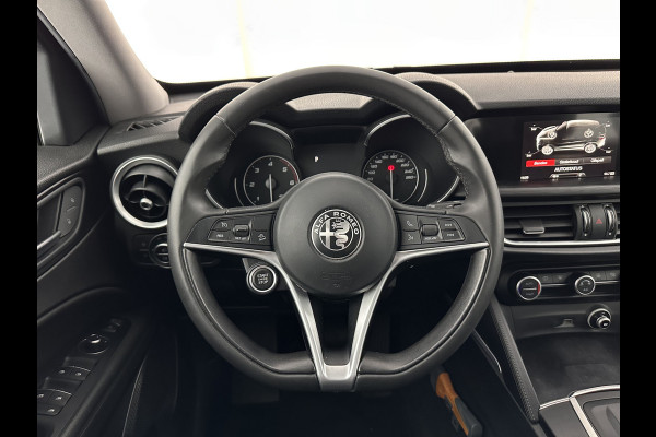 Alfa Romeo Stelvio 2.2d Super Aut. *LEATHER-FABRIC | BI-XENON | DAB+ | NAVI-FULLMAP | COMFORT-SEATS | ECC | CRUISE | PDC | 18"ALU*