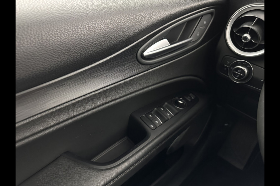 Alfa Romeo Stelvio 2.2d Super Aut. *LEATHER-FABRIC | BI-XENON | DAB+ | NAVI-FULLMAP | COMFORT-SEATS | ECC | CRUISE | PDC | 18"ALU*