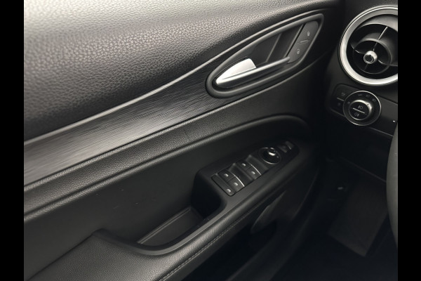 Alfa Romeo Stelvio 2.2d Super Aut. *LEATHER-FABRIC | BI-XENON | DAB+ | NAVI-FULLMAP | COMFORT-SEATS | ECC | CRUISE | PDC | 18"ALU*
