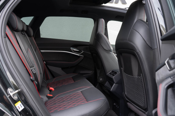 Audi SQ8 e-tron Quattro / S-line/ Standkachel/ Luchtvering/ Cruise Control/ Head-Up Display/ Trekhaak/ 371kW (504PK)