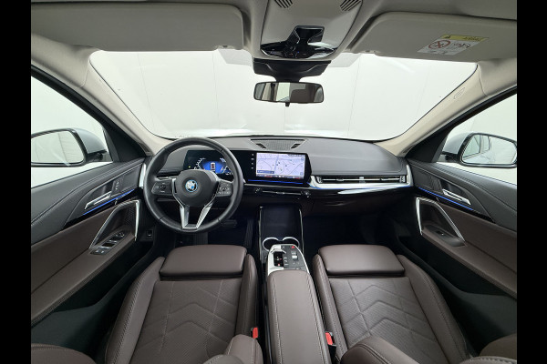 BMW X1 xDrive25e 4WD Hybride 245pk AUT-7 Leder Trekhaak LED Adap.Cruise Camera Navi Sportstoelen Dual-Ecc ParkAssist PDC Apple Carplay  Lmv Elek.Achterklep ConnectDrive Isofix DAB Led Regen-Lichtsensor Lane Assist Wifi AWD 1.700KG Trekgewicht 1e Eigenaar Dealeronderhouden Origineel Nederlandse Auto