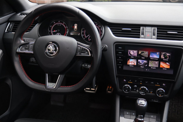 Škoda Octavia Combi 2.0 TSI RS / PANODAK / ACC / TREKHAAK / PDC / CARPLAY