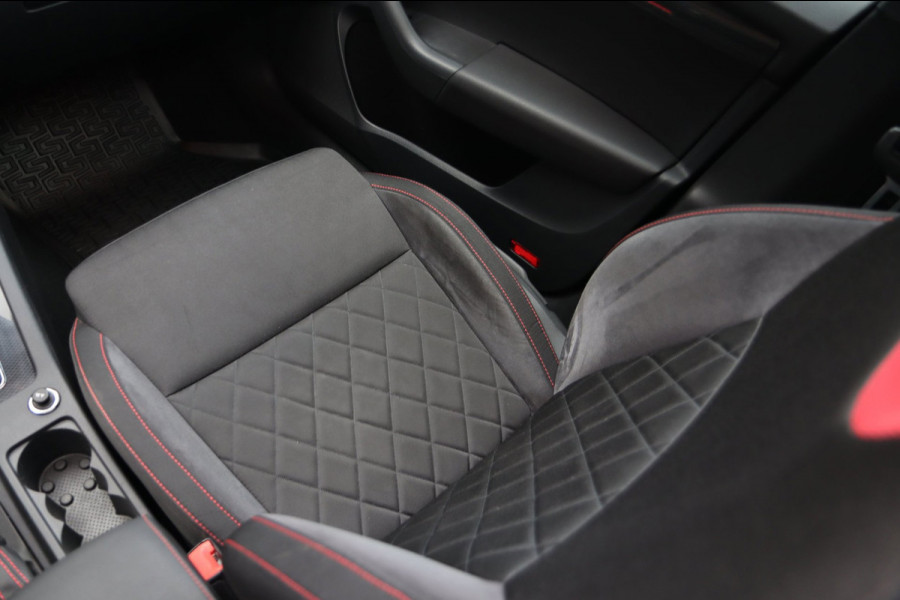 Škoda Octavia Combi 2.0 TSI RS / PANODAK / ACC / TREKHAAK / PDC / CARPLAY