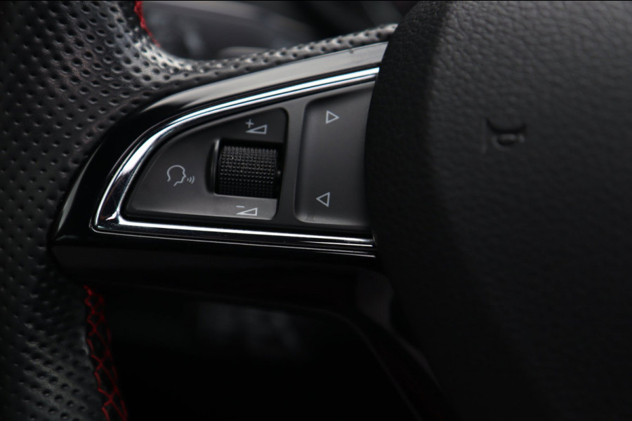 Škoda Octavia Combi 2.0 TSI RS / PANODAK / ACC / TREKHAAK / PDC / CARPLAY