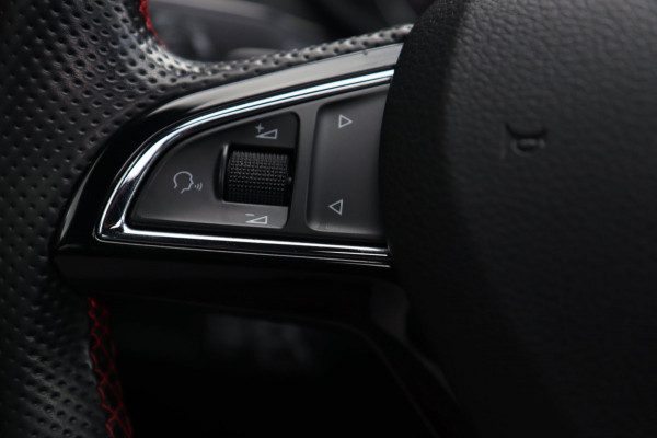 Škoda Octavia Combi 2.0 TSI RS / PANODAK / ACC / TREKHAAK / PDC / CARPLAY