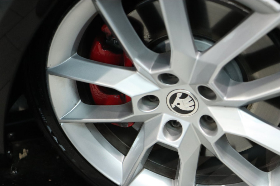 Škoda Octavia Combi 2.0 TSI RS / PANODAK / ACC / TREKHAAK / PDC / CARPLAY