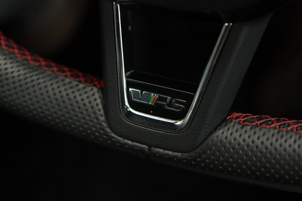 Škoda Octavia Combi 2.0 TSI RS / PANODAK / ACC / TREKHAAK / PDC / CARPLAY