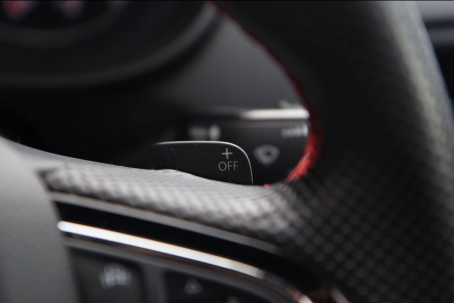 Škoda Octavia Combi 2.0 TSI RS / PANODAK / ACC / TREKHAAK / PDC / CARPLAY