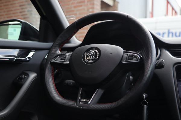 Škoda Octavia Combi 2.0 TSI RS / PANODAK / ACC / TREKHAAK / PDC / CARPLAY