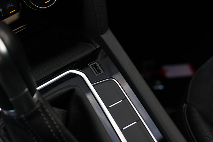 Volkswagen Arteon 1.5 TSI R-Line *Pano*Camera*Virtual*Keyless*ACC*DSG*