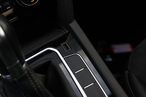 Volkswagen Arteon 1.5 TSI R-Line *Pano*Camera*Virtual*Keyless*ACC*DSG*