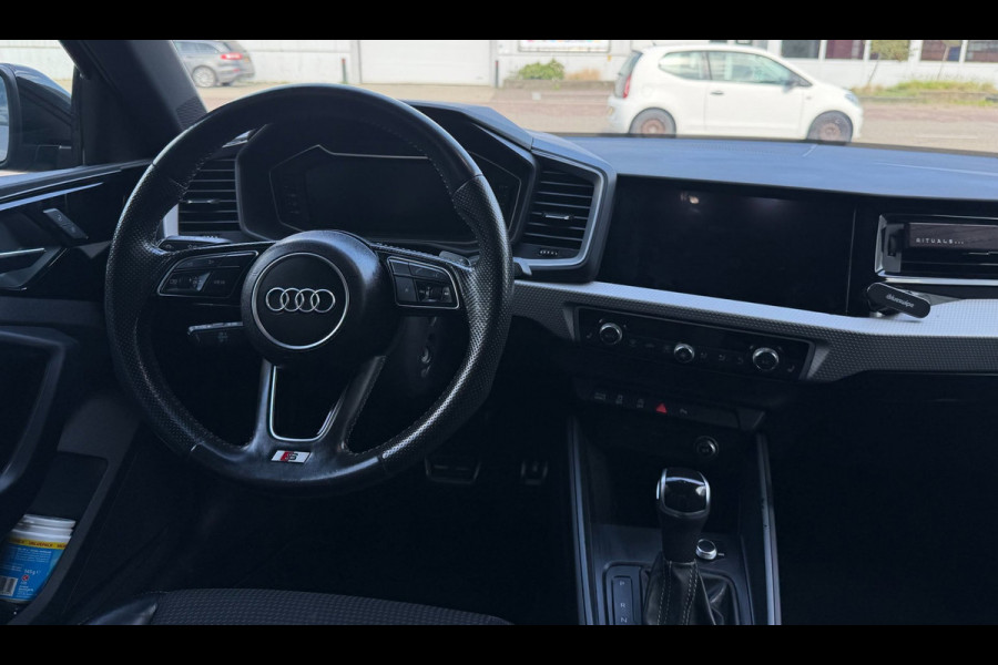 Audi A1 SPORTBACK 30 TFSI S Line edition one