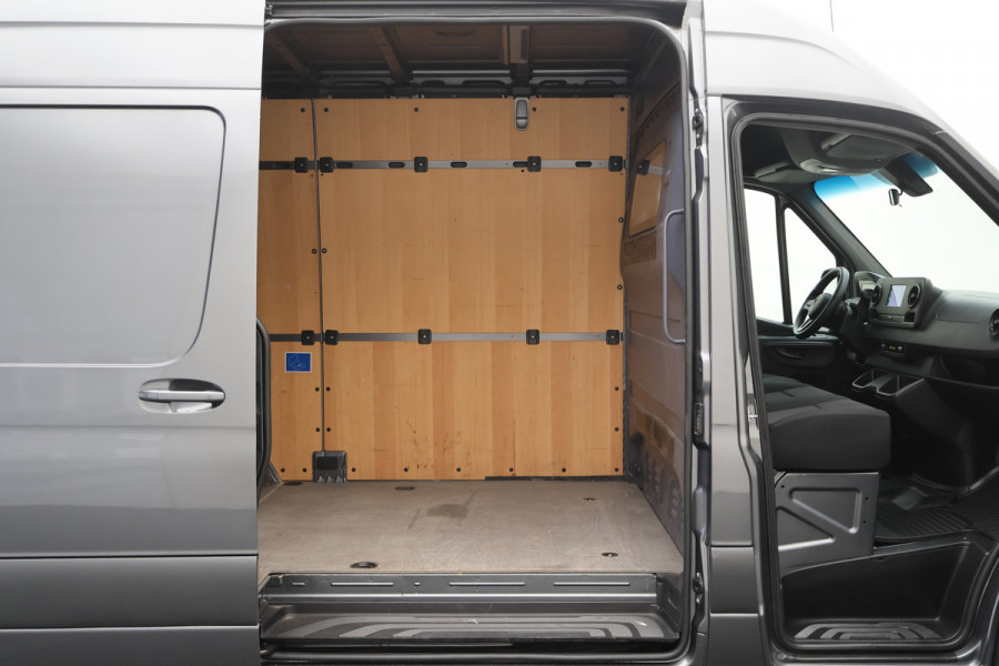 Mercedes-Benz Sprinter 317 CDI Automaat L2H2 3-Zits, Camera, Airco, Cruise, Apple Carplay, DAB, PDC, Trekhaak, 18''