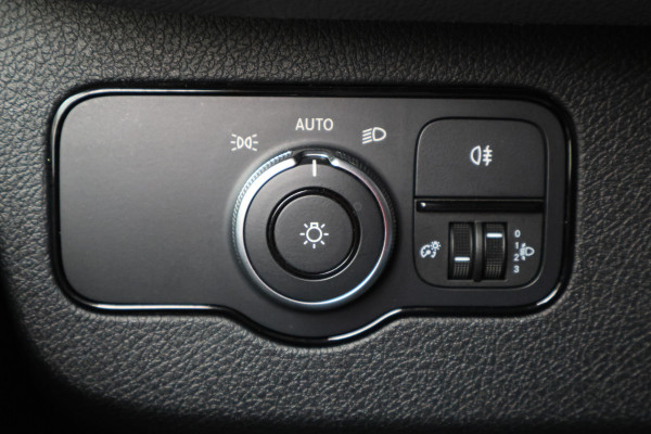 Mercedes-Benz Sprinter 317 CDI Automaat L2H2 3-Zits, Camera, Airco, Cruise, Apple Carplay, DAB, PDC, Trekhaak, 18''