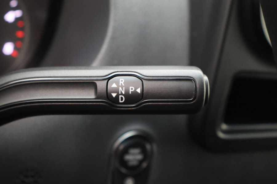 Mercedes-Benz Sprinter 317 CDI Automaat L2H2 3-Zits, Camera, Airco, Cruise, Apple Carplay, DAB, PDC, Trekhaak, 18''